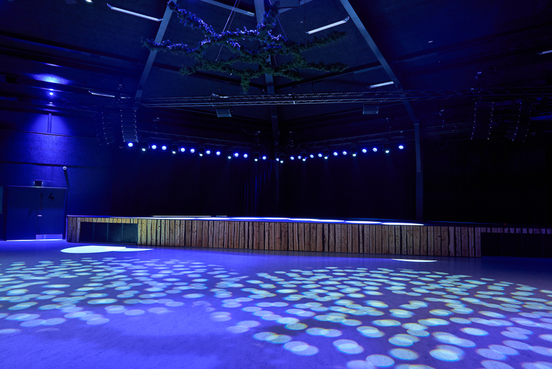 丹麦多功能活动场地选用 CODA Audio N-RAY