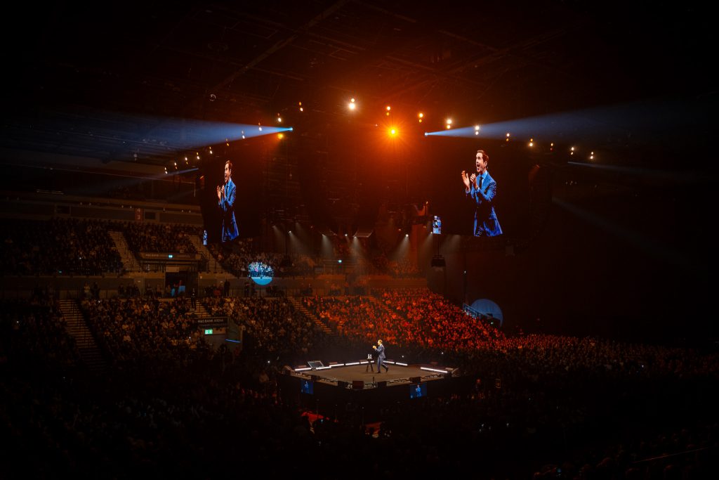 CODA Audio再次部署英国喜剧明星大型体育馆巡演