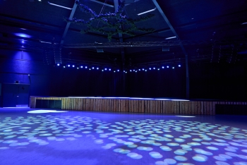 丹麦多功能活动场地选用 CODA Audio N-RAY