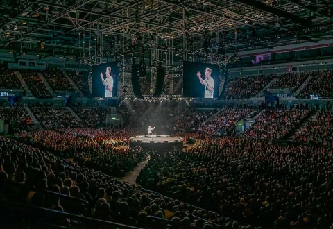 360度舞台_英国超级明星罗素·霍华德脱口秀制作技术解析